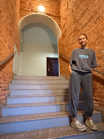 Sendintos pilkos laisvalaikio kelnės