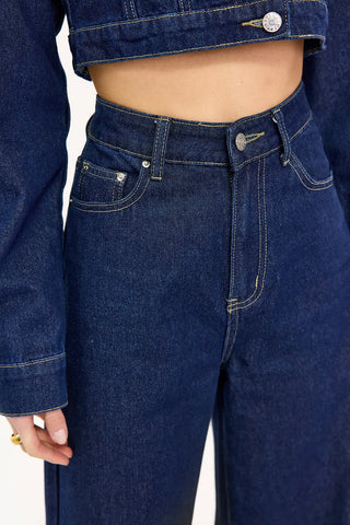 Tamsiai mėlyni platėjantys džinsai moterims - dark blue denim jeans for women