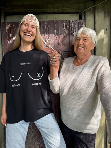 Limited Edition “Plikom papom” marškinėliai influenced by močiutė