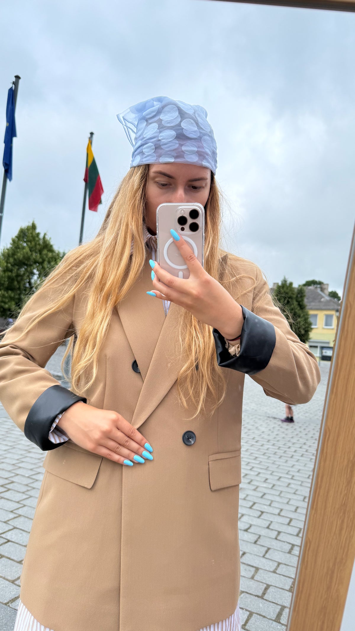 Juodas ir rudas klasikinis premium quality viskozės oversized tipo švarkas