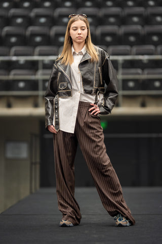 Sendinta Ruda ir juoda trumpa Eko odos striukė moterims - brown and black eco leather jacket - Jonyk