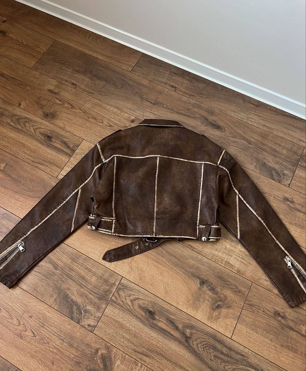 Sendinta Ruda ir juoda trumpa Eko odos striukė moterims - brown and black eco leather jacket - Jonyk